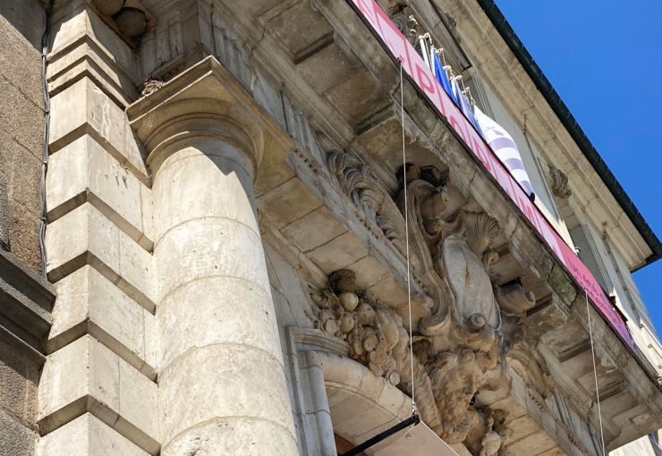 hotel-de-ville-rennes-nids-hirondelles-32280